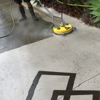 Sunshine Coast outdoor Driveway cleaning Services